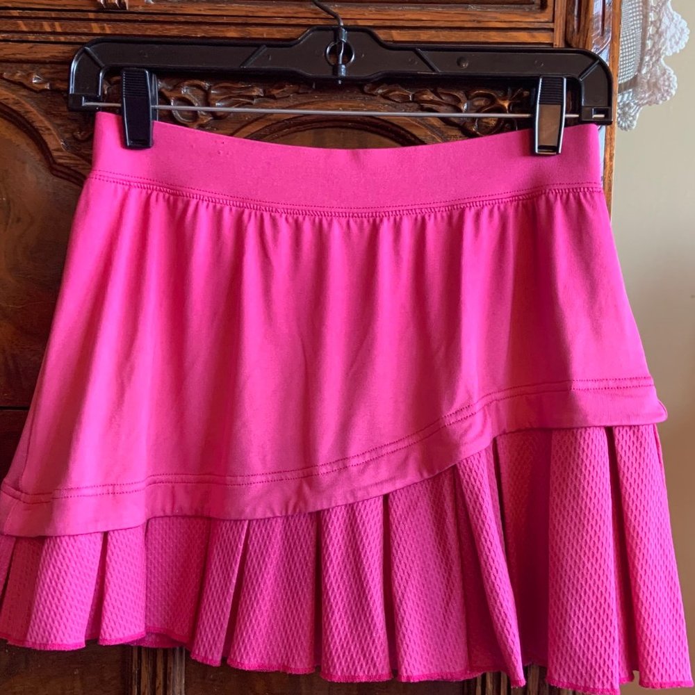 Tail pink tennis skirt